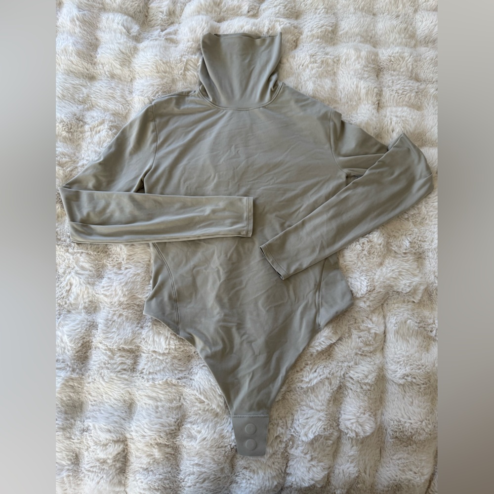 Lululemon nulu turtleneck bodysuit